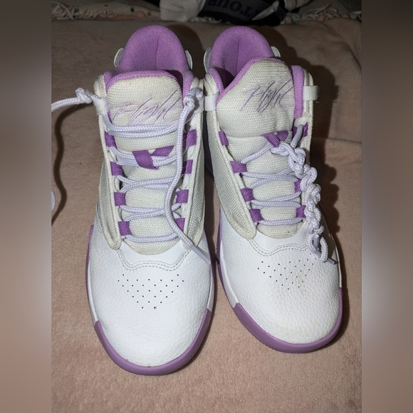 Jordan Sneakers Youth Size 5.5 Purple and White Big Kids Girls - Picture 5 of 7